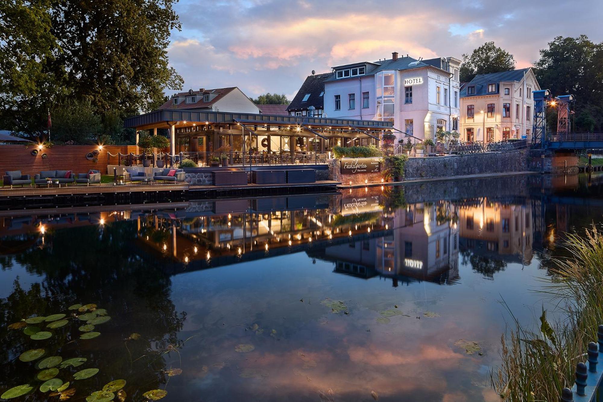 Hotel & Restaurant Fackelgarten Plau Am See Plau am See Exterior foto