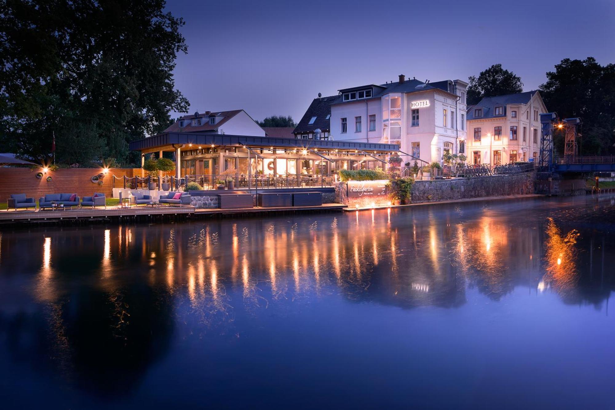 Hotel & Restaurant Fackelgarten Plau Am See Plau am See Exterior foto